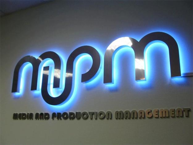 Объемные световые буквы с эффектом контража